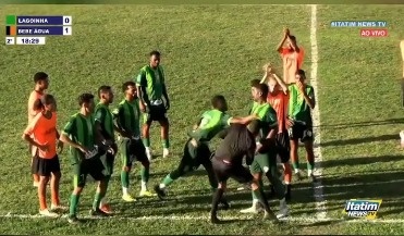 Árbitros são agredidos durante partidas no interior baiano após revisão de lances por ‘VAR’