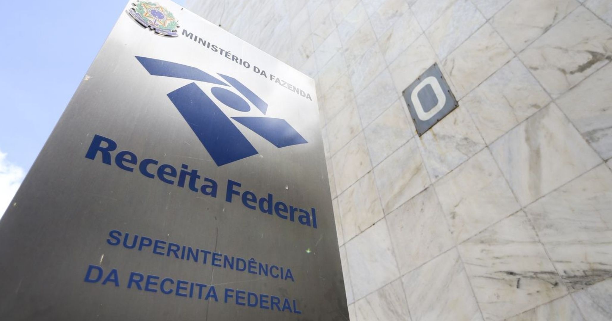 Arrecadação com imposto sobre dividendos fica abaixo do previsto e governo reduz estimativa para 2026
