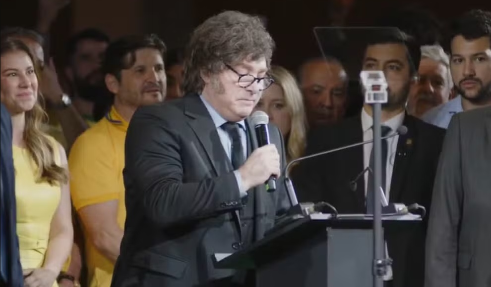 Brasil chama embaixador na Argentina após Milei atacar STF em evento político
