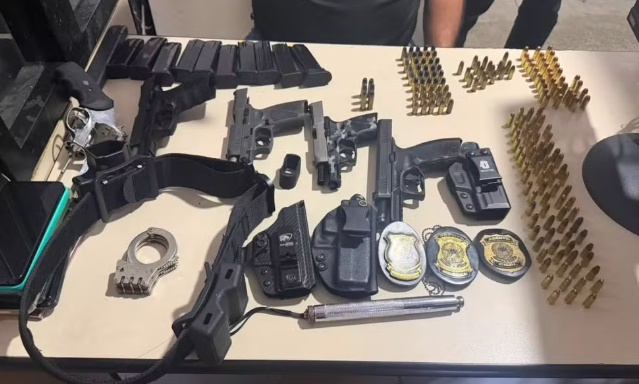 Cinco homens que se passavam por policiais são presos após ataque a tiros deixar dois feridos na Bahia