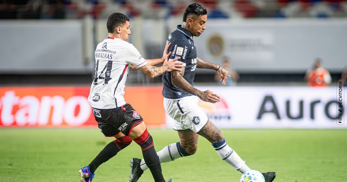 Com falha de Arcanjo, Vitória perde para o Remo e segue sem vencer fora de casa