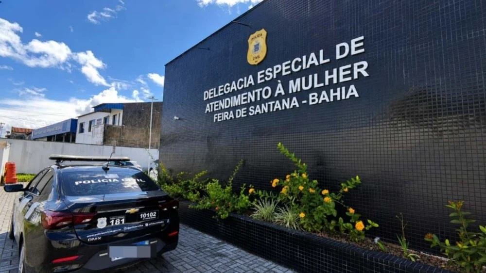 Delegada faz alerta sobre feminicídio e reforça importância de denúncias em Feira de Santana
