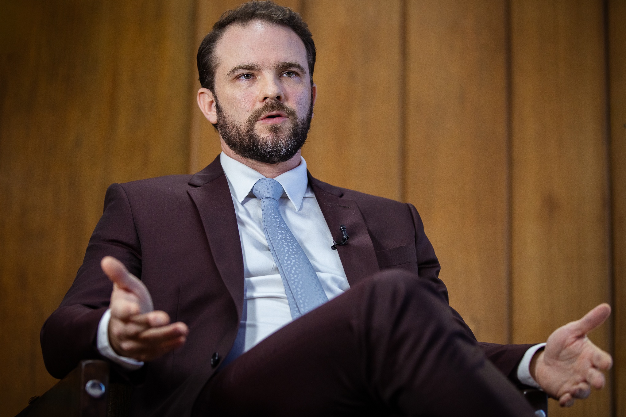 Durigan defende mais regras para bets e compara apostas a cigarro