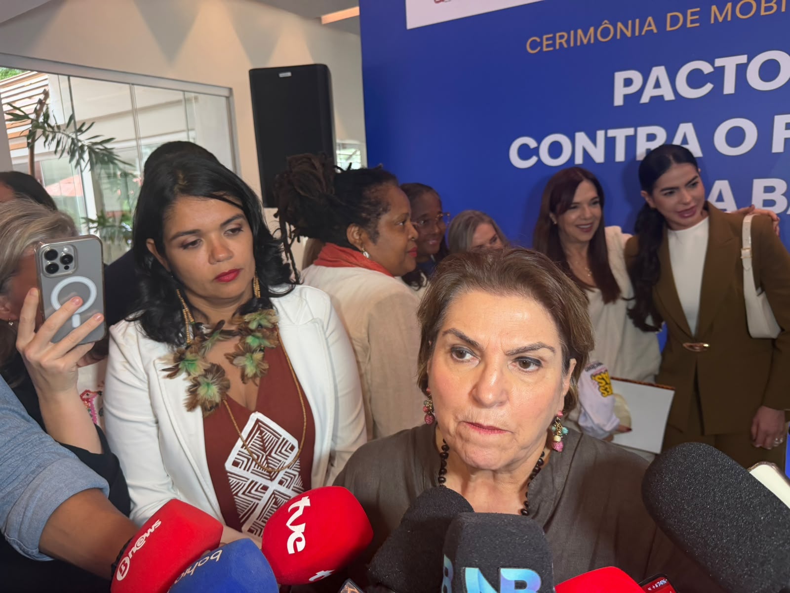 Ministra das Mulheres anuncia R$ 43 milhões para a Bahia e faz apelo por lei que criminaliza a misoginia