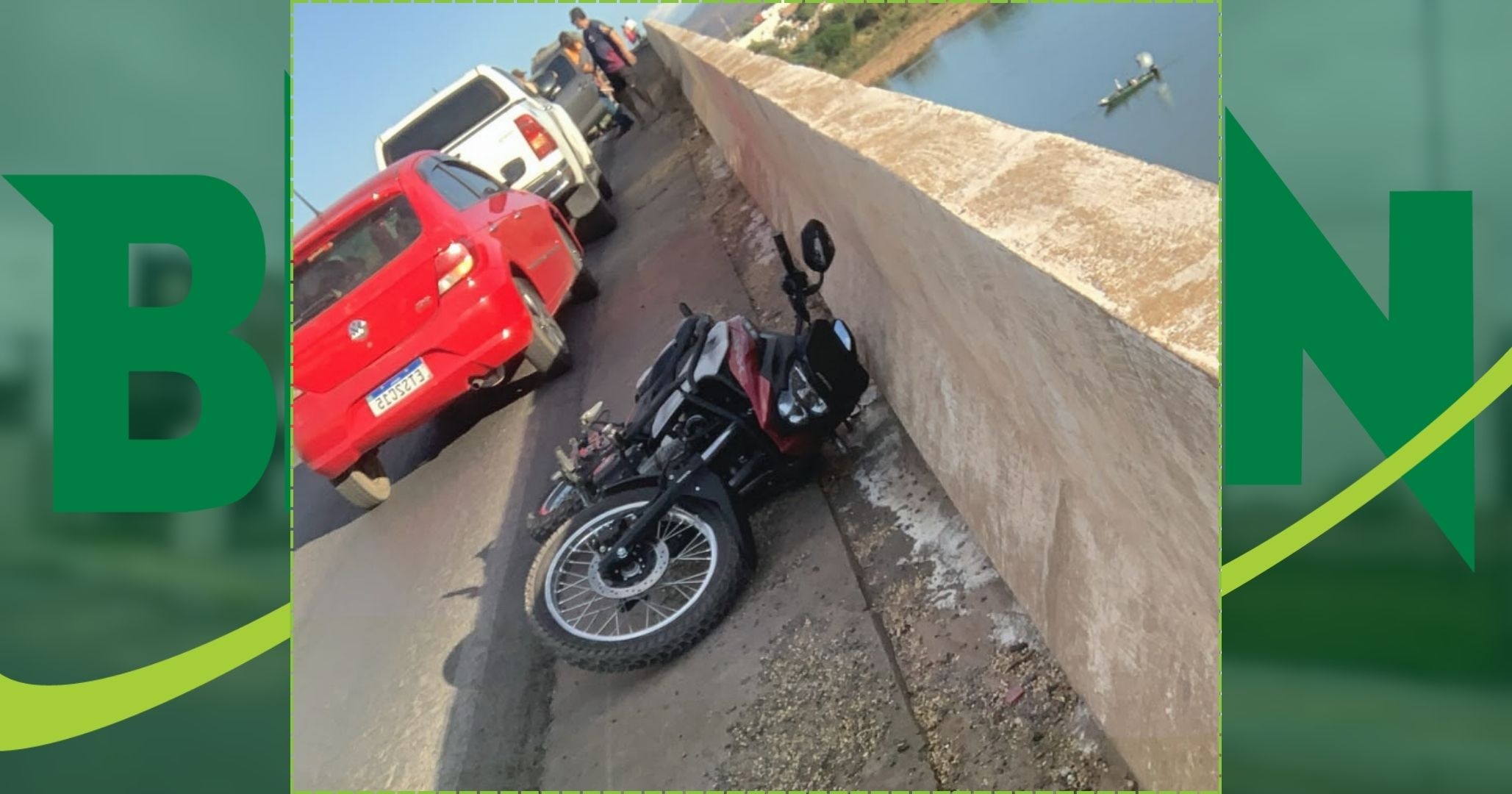 Motociclista colide com veículo e cai de ponte sobre o Rio São Francisco em Ibotirama