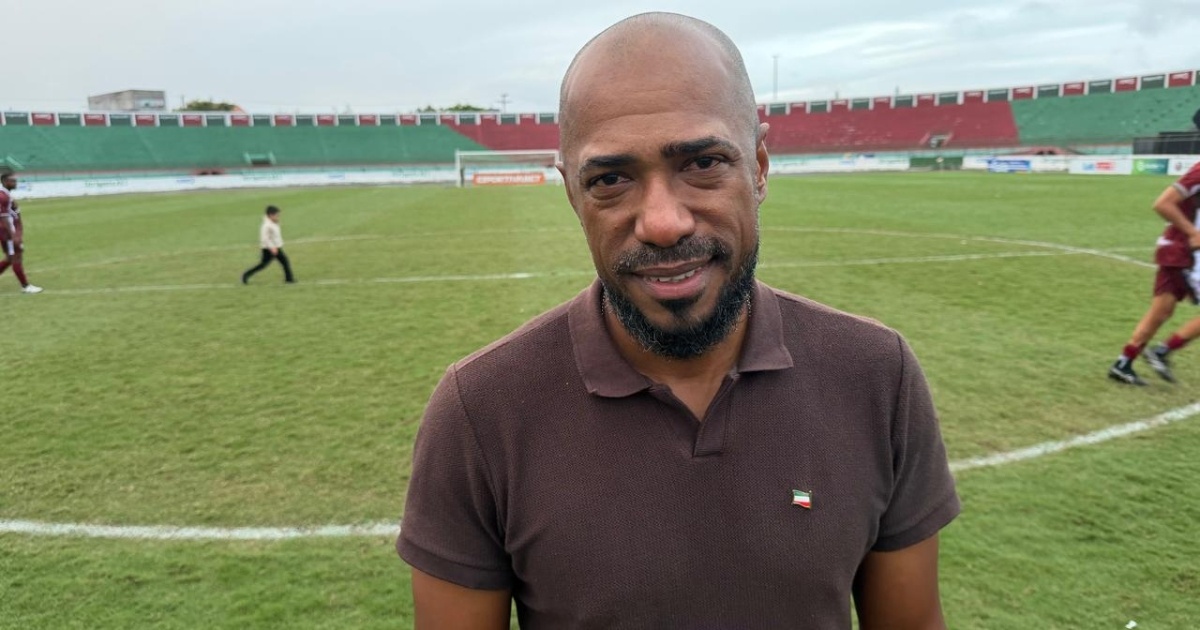 Técnico do Fluminense de Feira, Edu Silva se emociona após acesso à Série A do Baianão: 