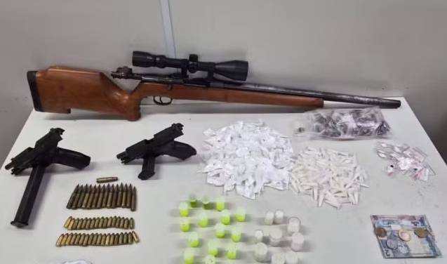 Três homens morrem após confronto com policiais militares em Salvador; fuzil, pistolas e drogas são apreendidos