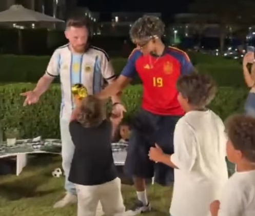 VÍDEO: Sósias de Lamine Yamal e Messi viralizam após novo episódio dos jogadores na Copa do Mundo