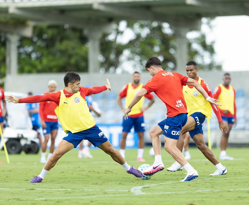 Ademir inicia transição, Everton Ribeiro segue com trabalho individual e Bahia faz treino tático antes do Ba-Vi