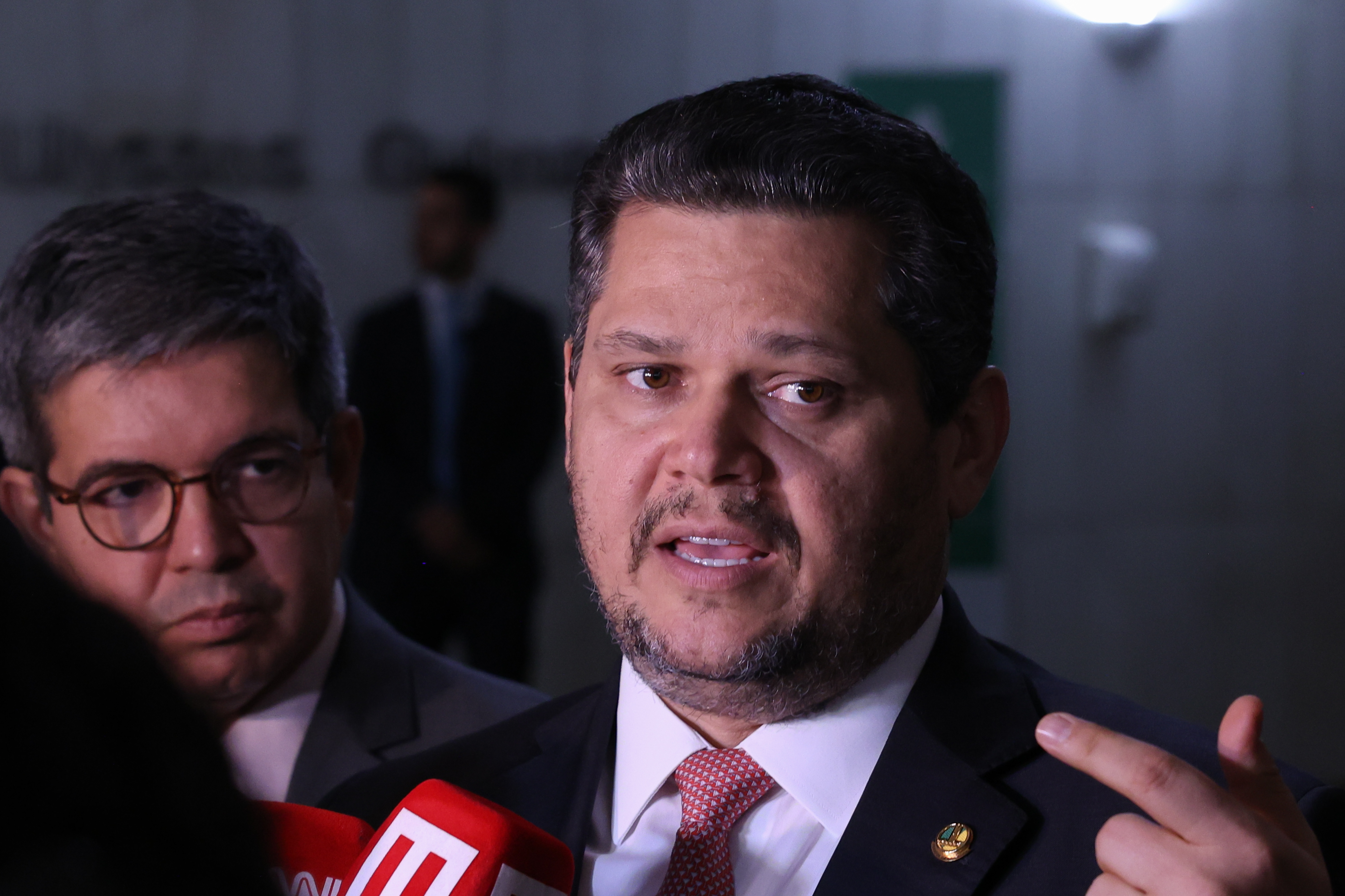 Alcolumbre envia PEC do fim da escala 6x1 para CCJ do Senado