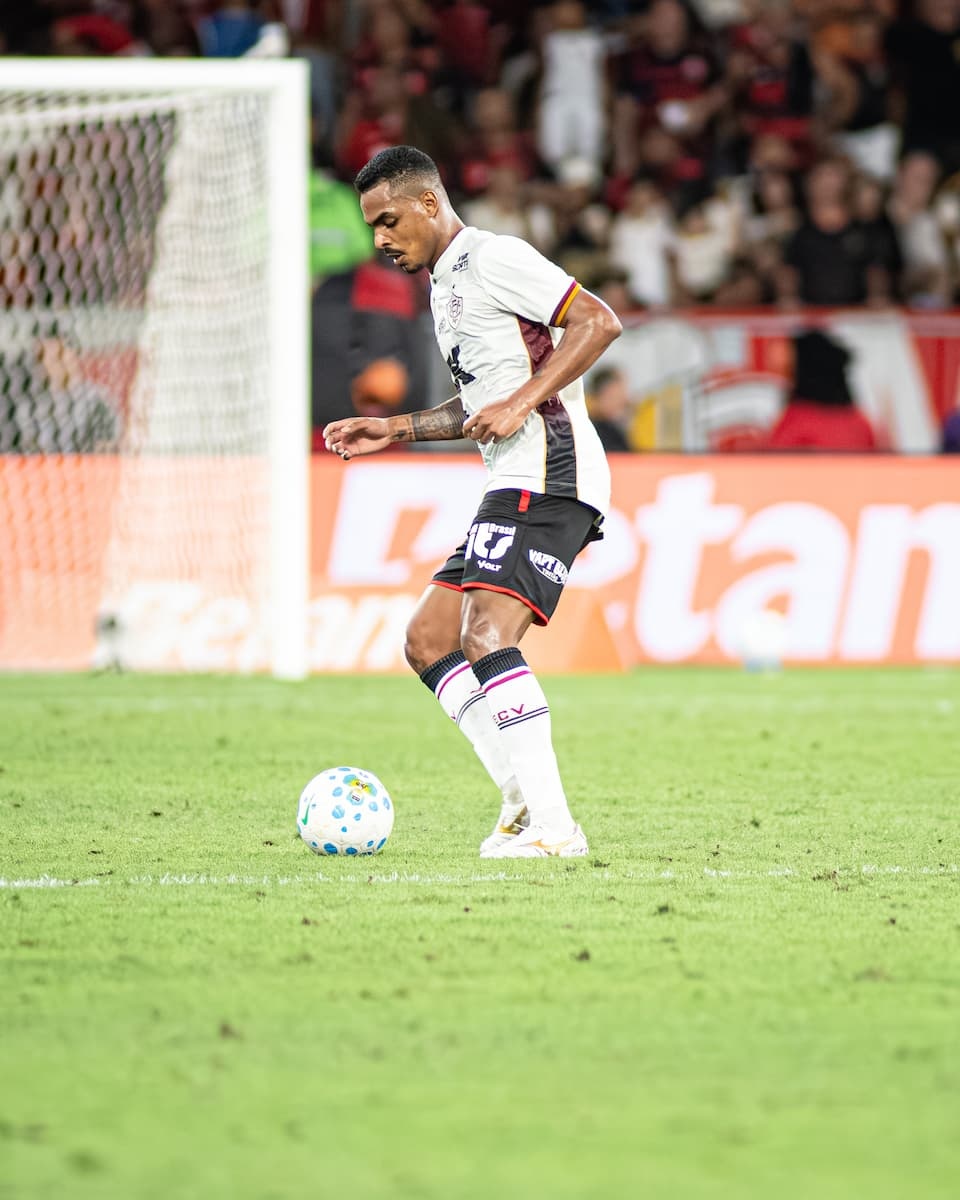 Caíque desfalca o Vitória contra o Vasco no jogo de volta da Copa do Brasil