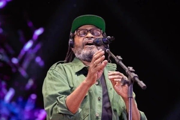 Edson Gomes é internado em UTI após show na Concha Acústica