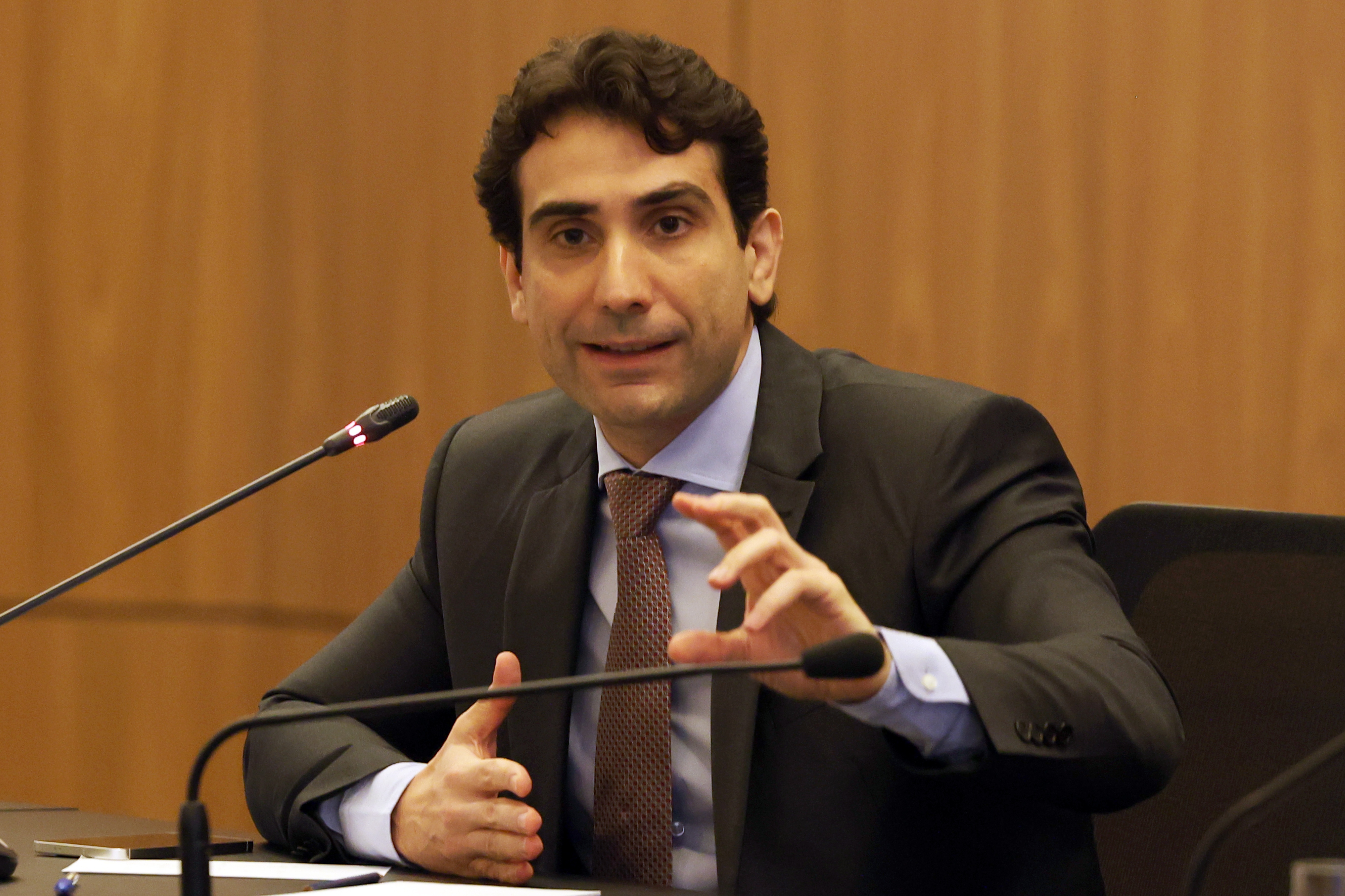 Galípolo critica empresas que pressionam para usar FGC