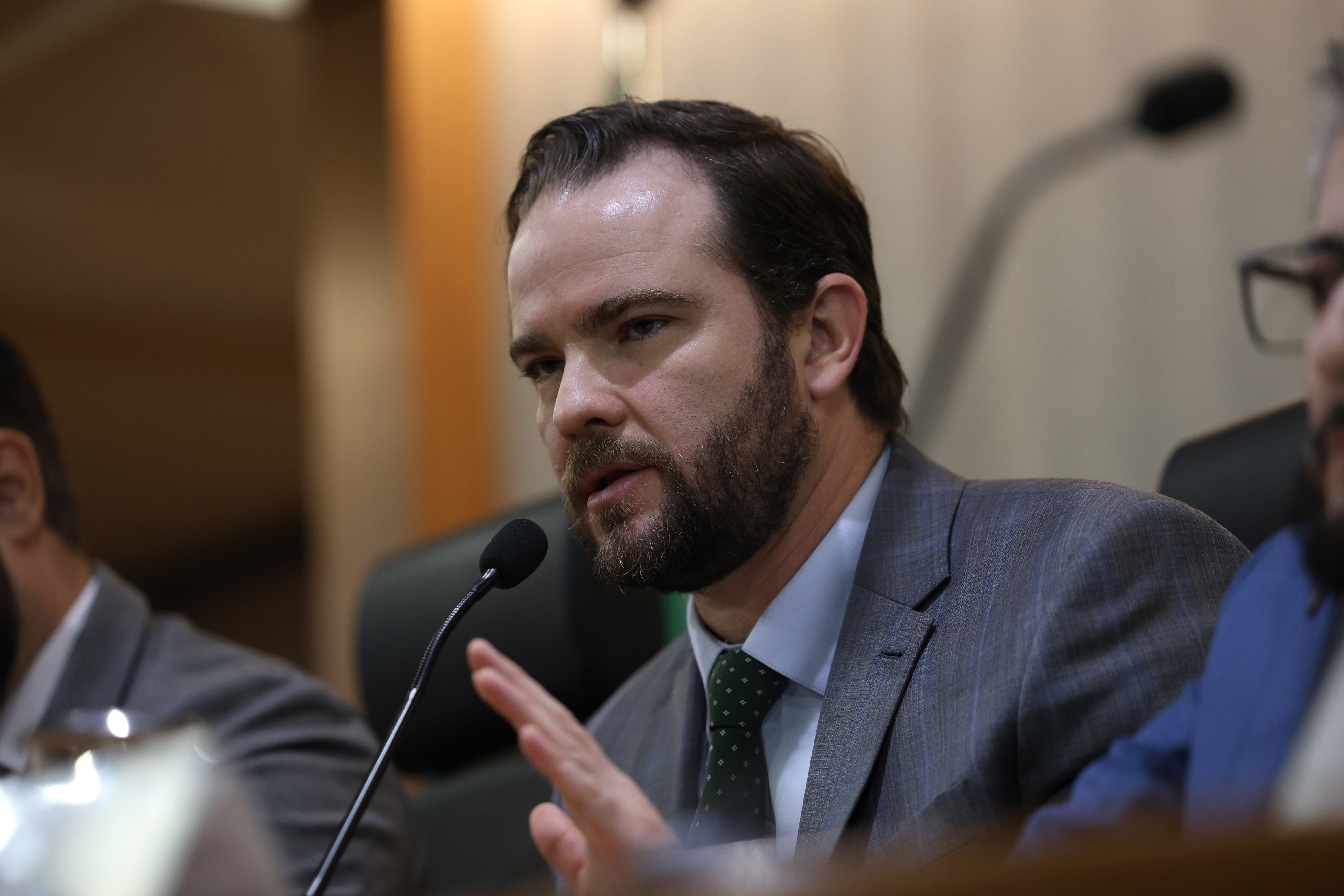 Governo tentará aprovar fim da 'taxa das blusinhas' no próximo esforço concentrado, diz Durigan