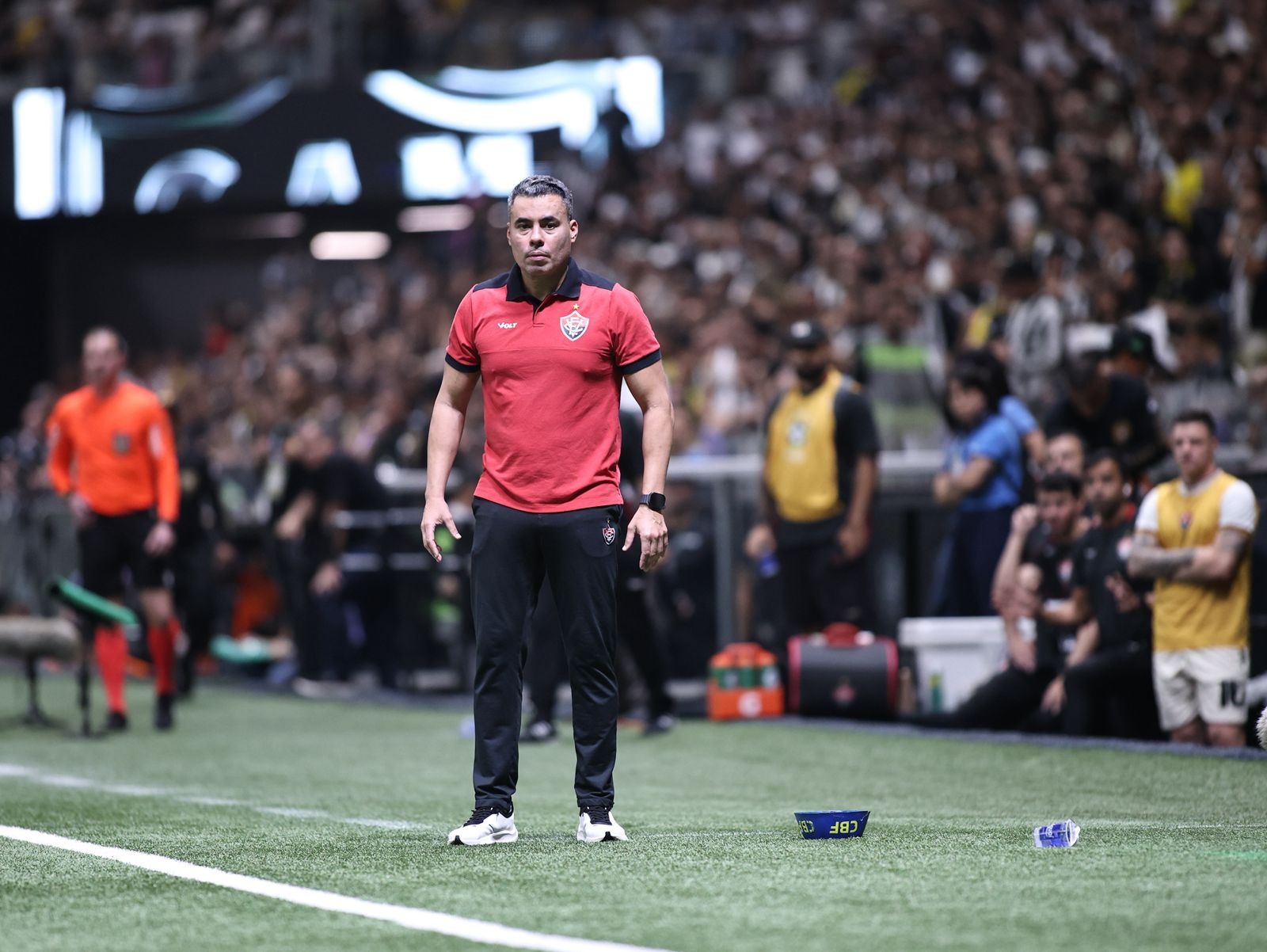 Jair Ventura afirma que trabalho “não bateu no teto” e prega união do Vitória para pegar o Vasco: “Temos que reagir”