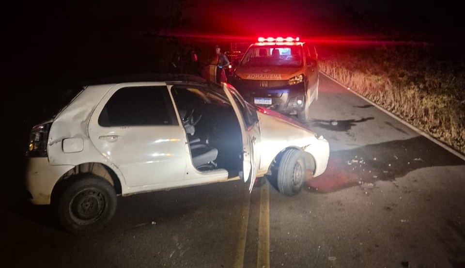 Motorista sobrevive após carro capotar várias vezes na BA-233, em Riachão do Jacuípe