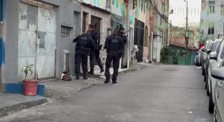 Mulher é presa por suspeita de desviar R$ 2,9 milhões de cinco empresas na Bahia 