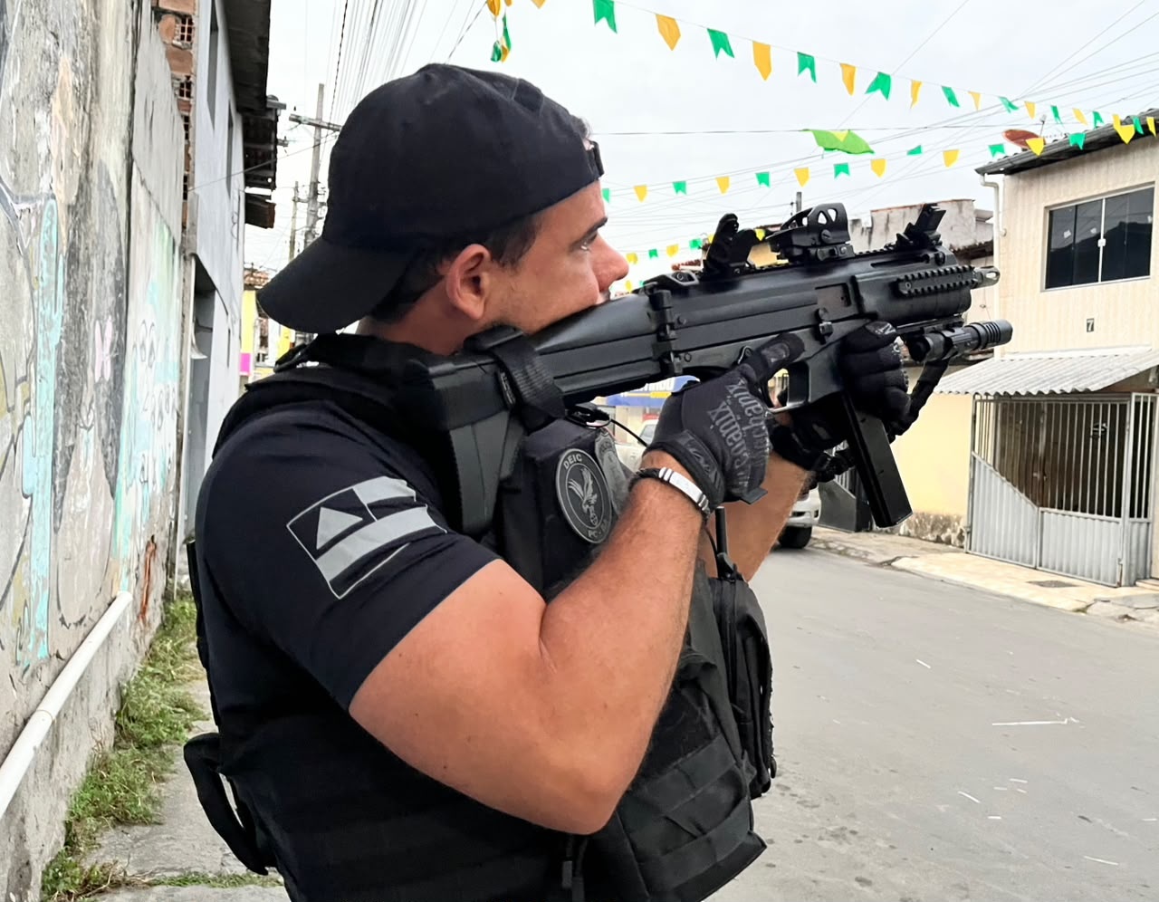 “Nexus”: Polícia Civil deflagra operação contra venda de armas e drogas por delivery na Bahia
