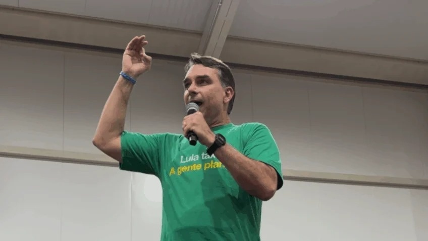 PL estuda visita de Flavio Bolsonaro em setembro e busca “eventos em cidades”; foco é Conquista 
