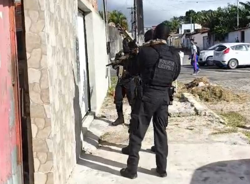 PM e monitor penal são presos por suspeita de participação no homicídio de advogada em Itororó