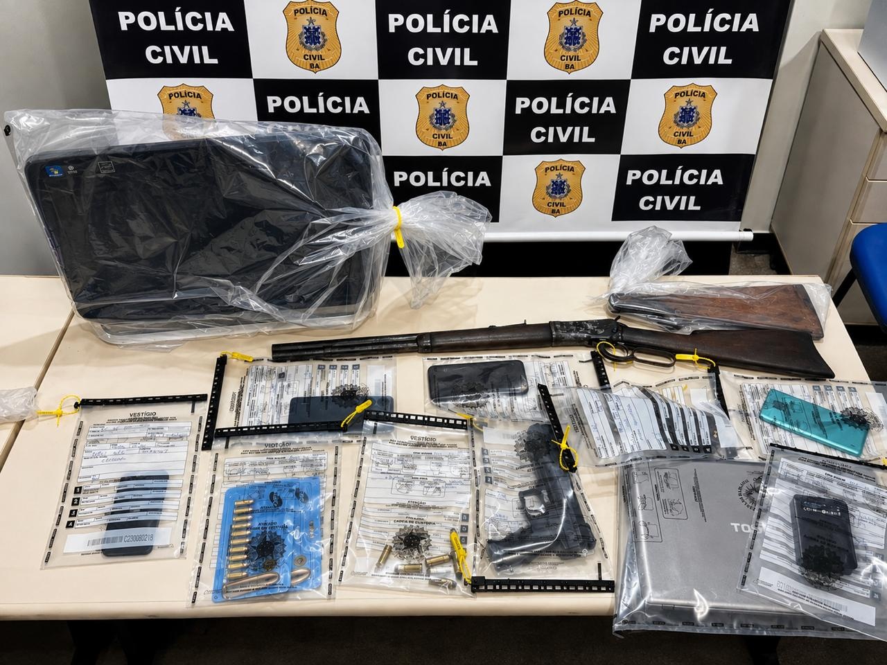 Polícia apreende arma, munições e eletrônicos no Sul da Bahia