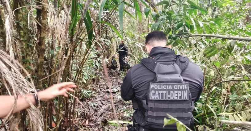 Polícia descobre mala com roupas em caso de adolescentes desaparecidas na Bahia; namorado de uma delas é preso