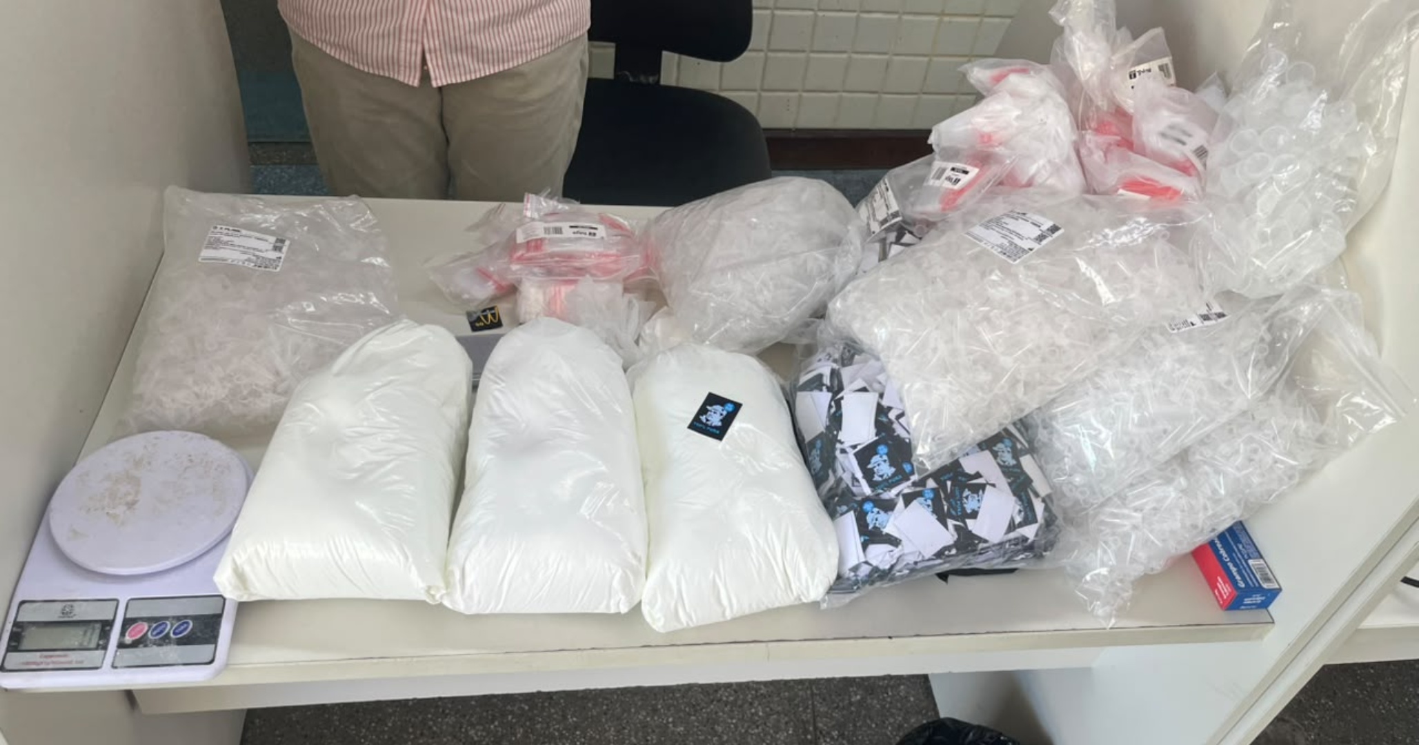 Polícia Militar prende homem com 50 kg de drogas em Pernambués