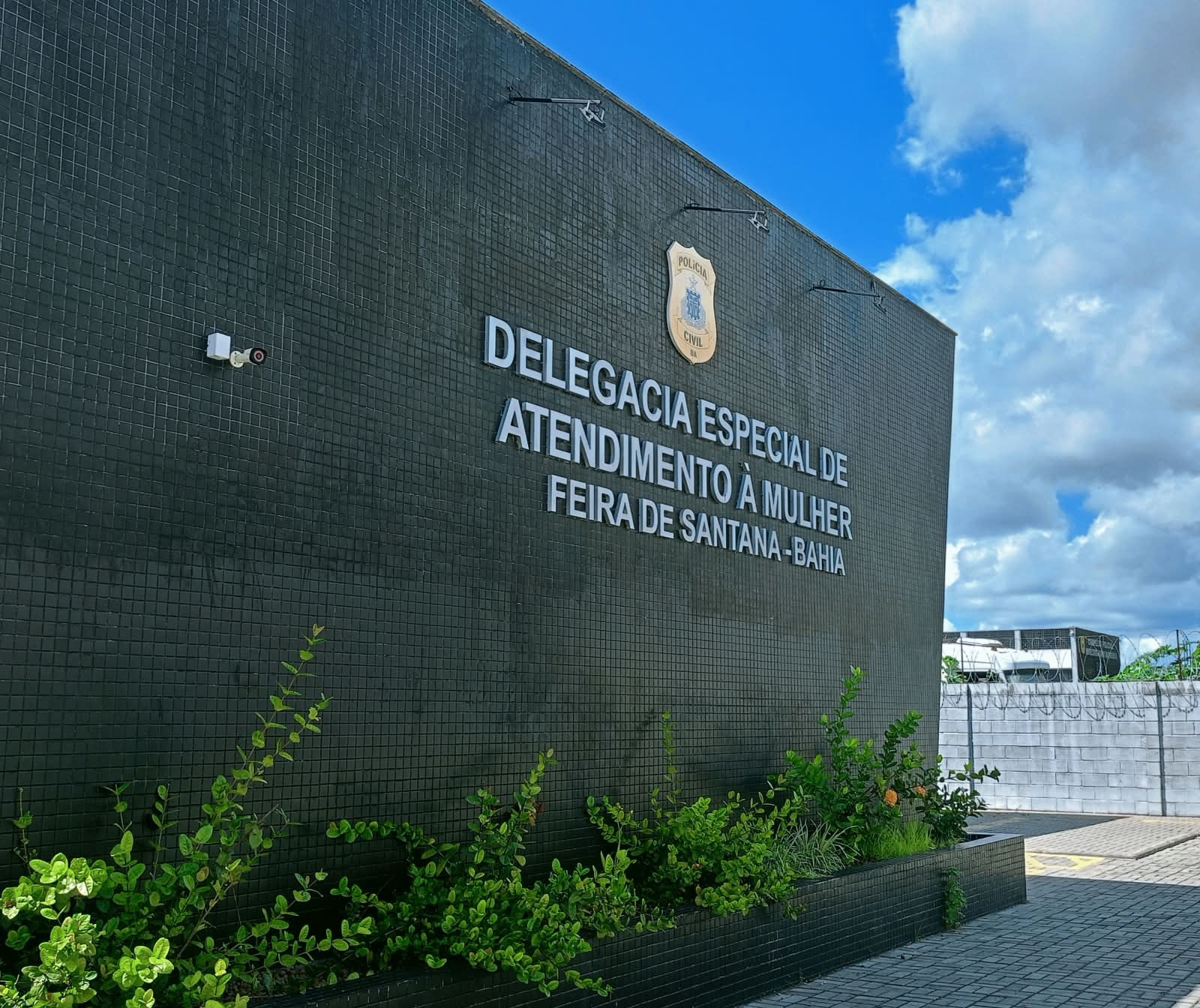 Polícia prende homem que atacou ex-companheira com 14 facadas na Bahia