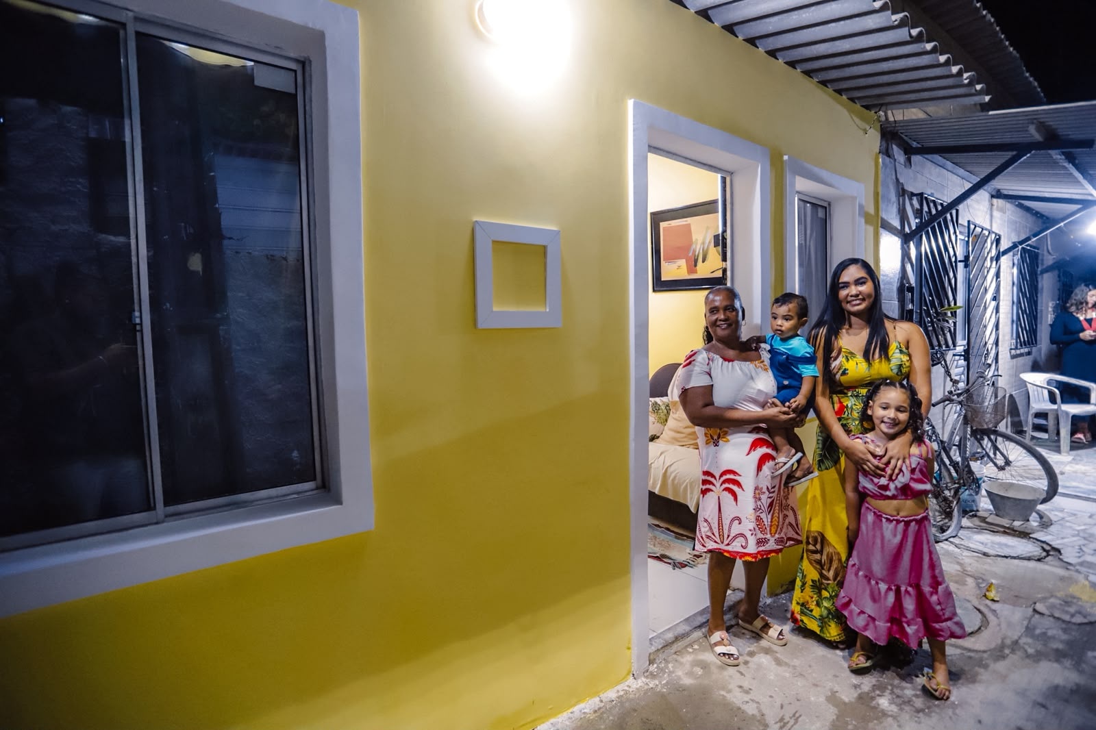 Prefeitura entrega 100 casas reformadas para moradores de Paripe e  alcança quase 2 mil imóveis beneficiados