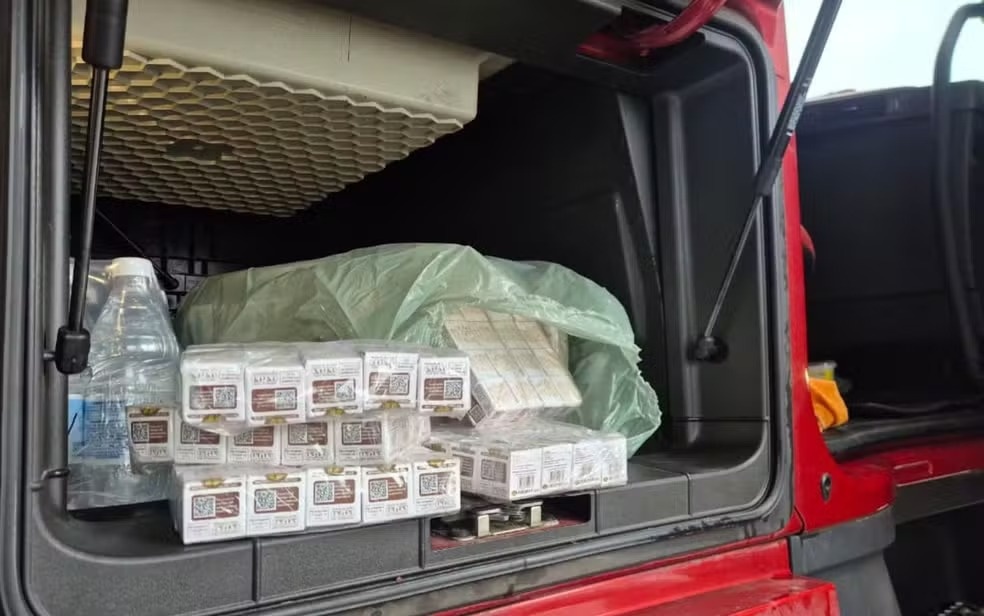 PRF apreende 2,7 mil ampolas de emagrecedor em carreta em Feira de Santana