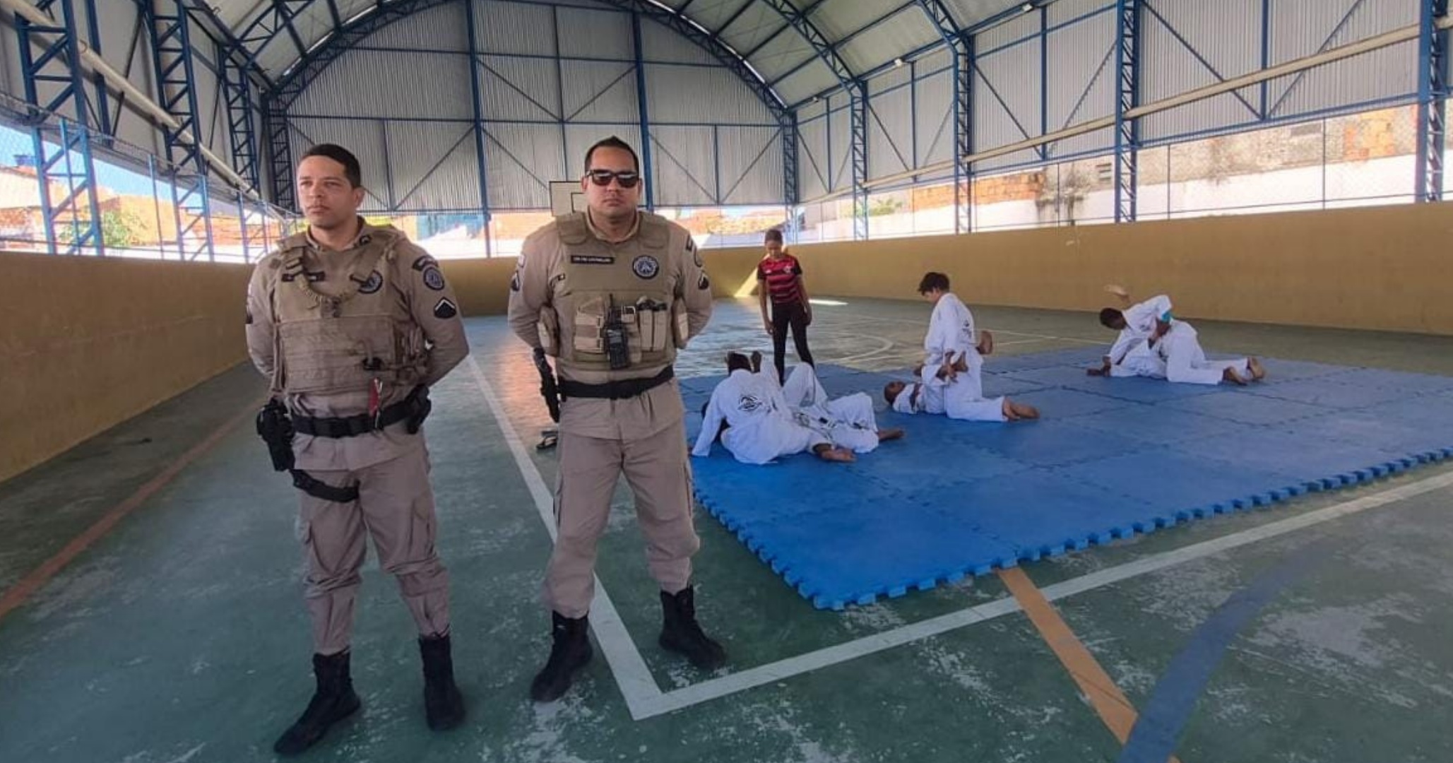Projeto da PM oferece aulas de jiu-jitsu para crianças em Feira de Santana