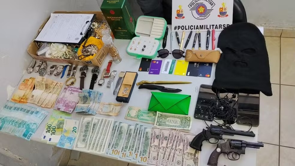 Quatro pessoas são presas após assalto de mais de R$1 milhão em joias, relógios e dinheiro em SP