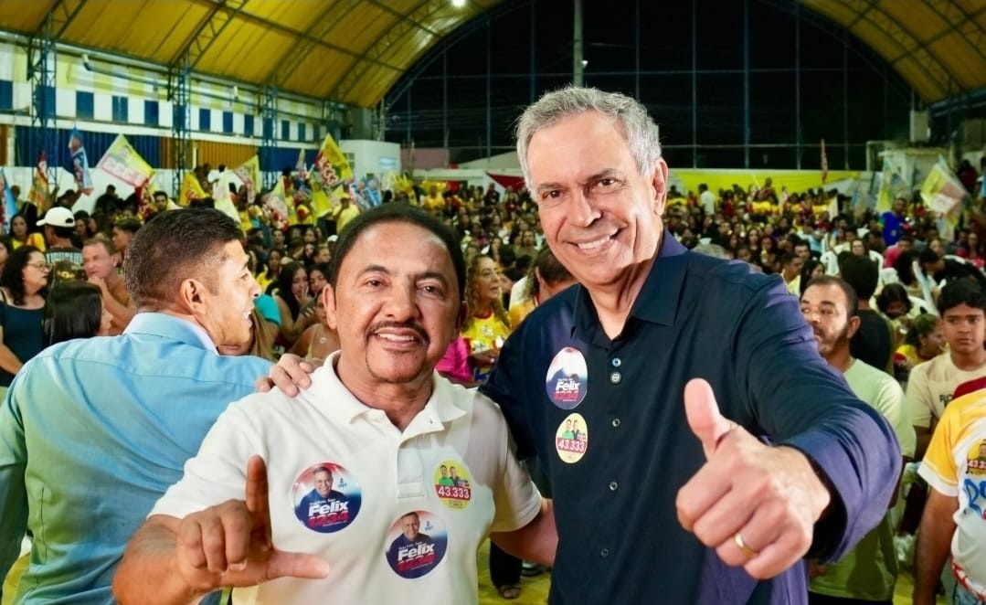 Roberto Carlos lota ginásio em Juazeiro para apresentar Félix Mendonça Júnior como candidato