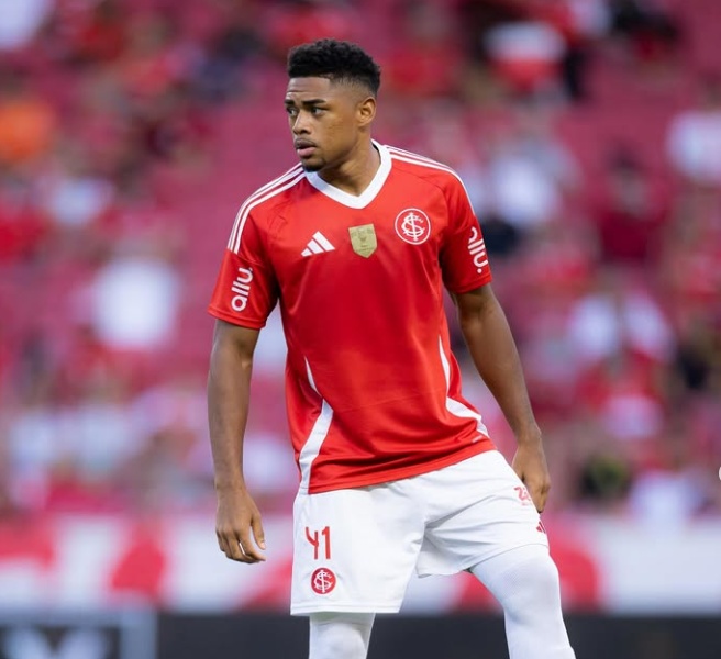 STJD mantém decisão e Victor Gabriel, do Internacional, está suspenso até volta de Gabriel Pec aos gramados