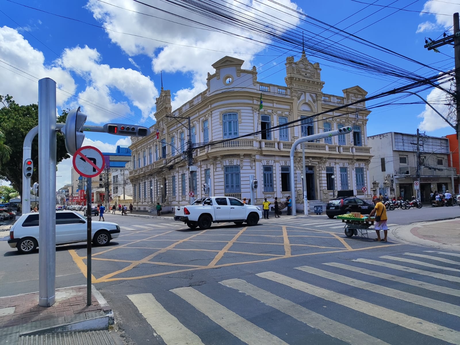 TCM suspende concorrência para monitoramento de trânsito em Feira de Santana