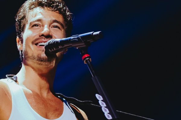 Tiago Iorc celebra os dez anos do sucesso de ´Troco Likes´ com show na capital baiana!