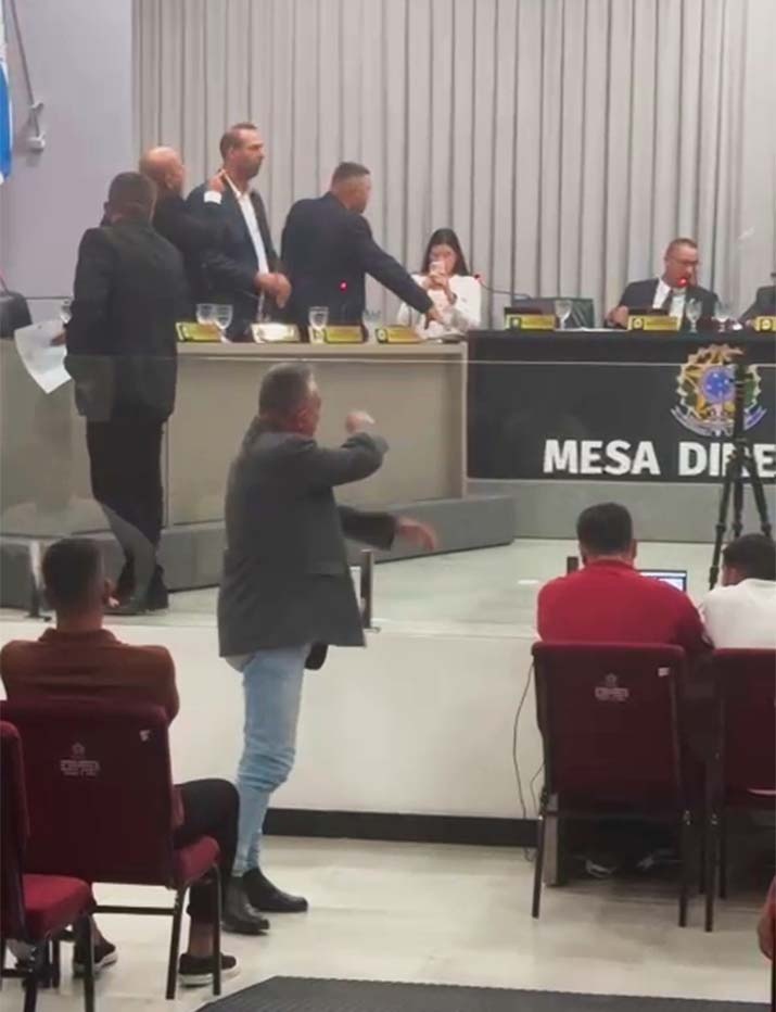 Tumulto e xingamentos marcam sessão da Câmara de Monte Santo