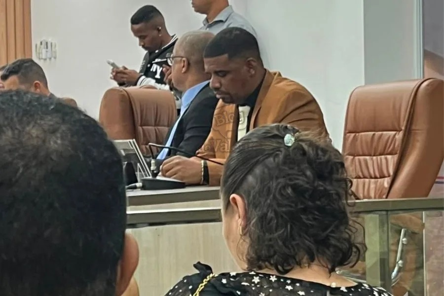 Vereador investigado por violência doméstica reassume mandato em Santo Antônio de Jesus
