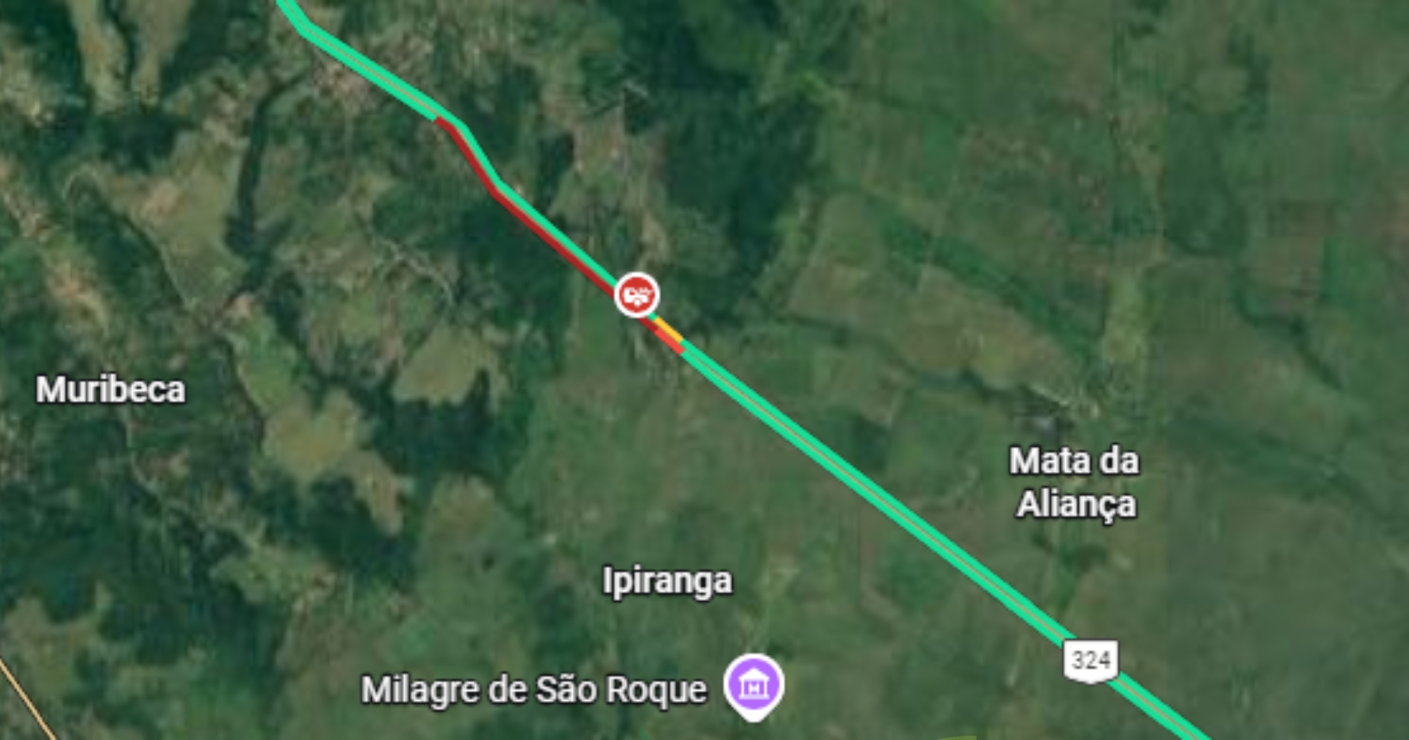 Caminhão tomba, derruba carga e causa engavetamento com feridos na BR-324 em Amélia Rodrigues