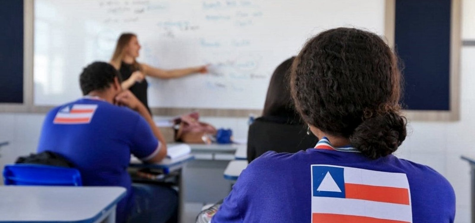 Candidatos defendem fim da aprovação automática, consultas populares e ensino integral para educação da Bahia; veja propostas
