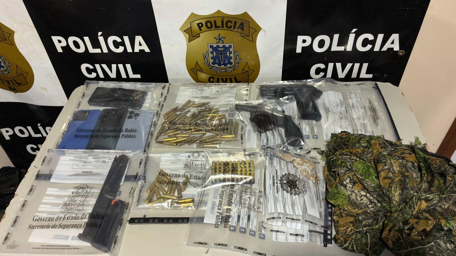 Dois morrem após confronto com policiais em ação contra organização criminosa no Extremo Sul baiano