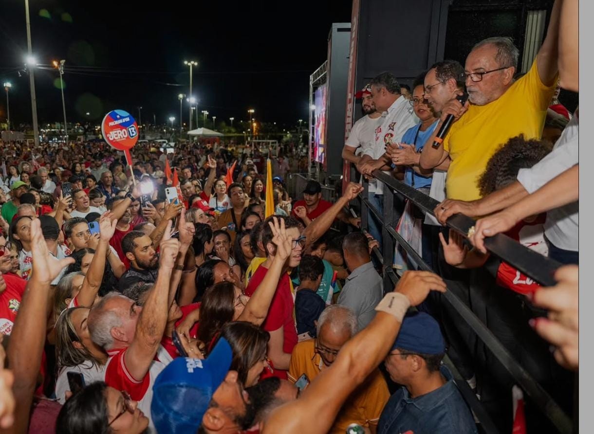 Durante comício do PT, ex-aliado de ACM Neto critica o candidato: 