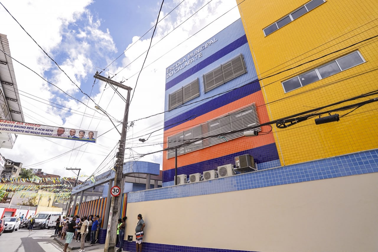 Prefeitura entrega duas escolas reconstruídas na Fazenda Grande do Retiro com R$ 21,7 milhões em Salvador
