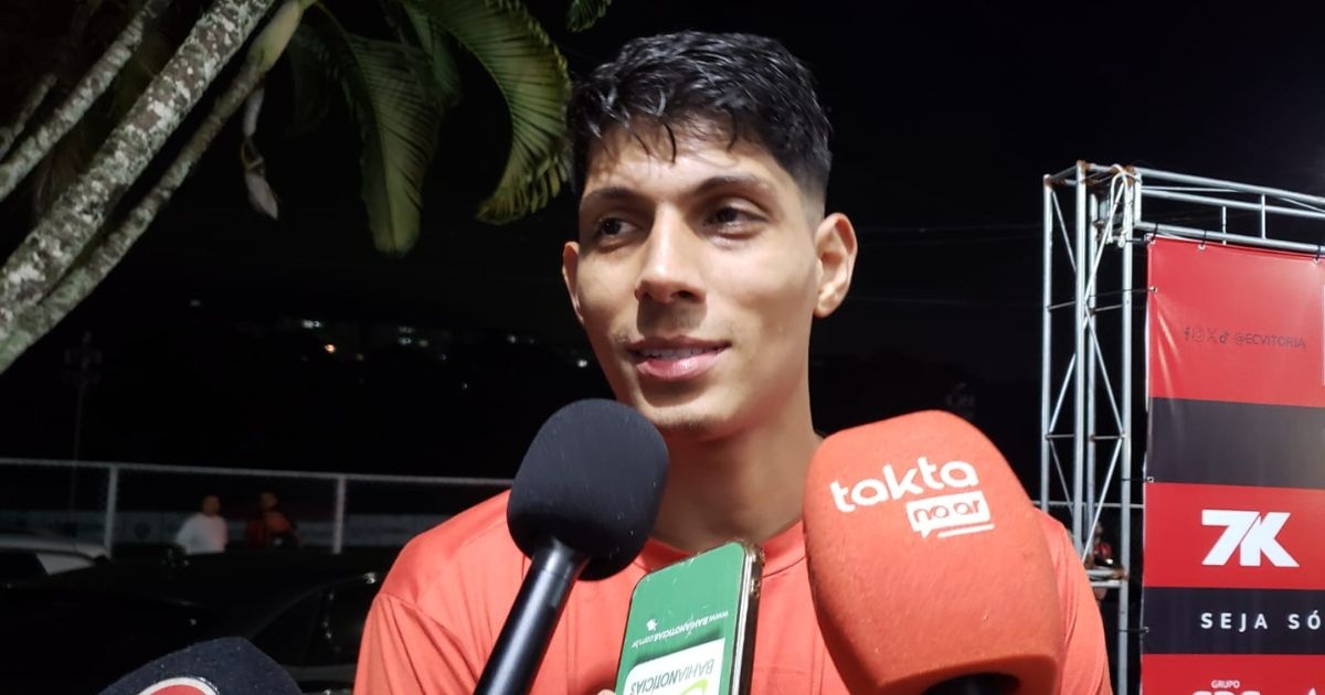 Zé Vitor defende elenco após vitória sobre o Grêmio e projeta fim de jejum fora de casa