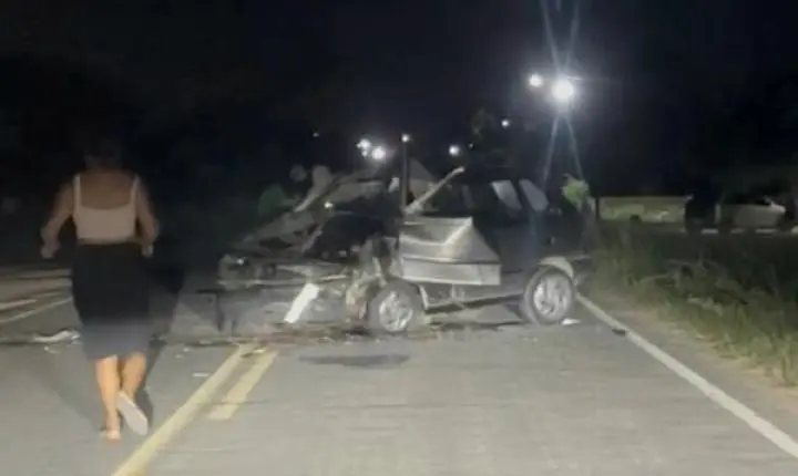 Acidente entre dois carros deixa idoso de 80 anos morto e 2 feridos na BA-400