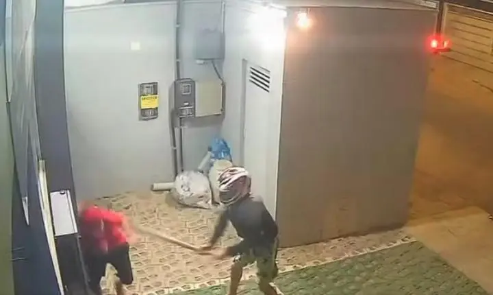 Adolescente é agredido com pedaço de madeira após bola atingir portão em Vitória da Conquista
