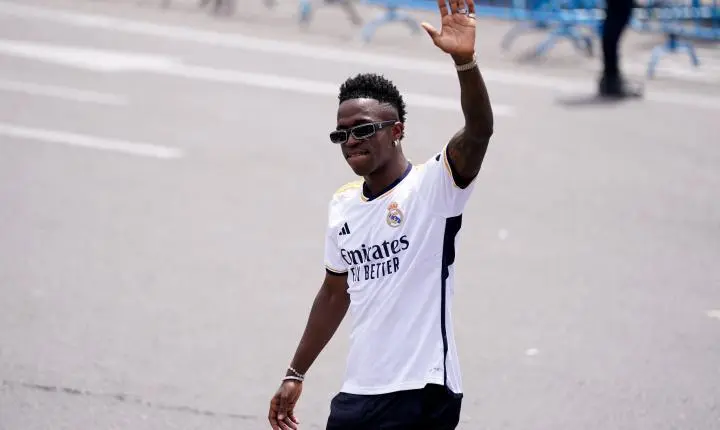 Arsenal mira contratação de Vinicius Júnior e aguarda definição no Real Madrid, diz jornalista