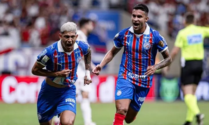 Com dois gols de Erick Pulga, Bahia vira sobre o Internacional na Fonte Nova e retorna ao G-5 do Brasileirão