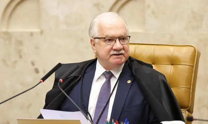 Fachin dá 72 horas para Mendonça explicar afastamento de diretor da PF a pedido da AGU