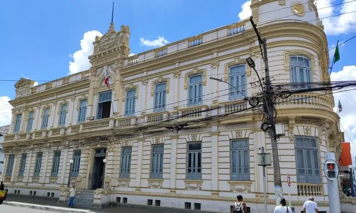 Feira de Santana: Prefeitura nomeia e convoca 62 professores aprovados em concurso